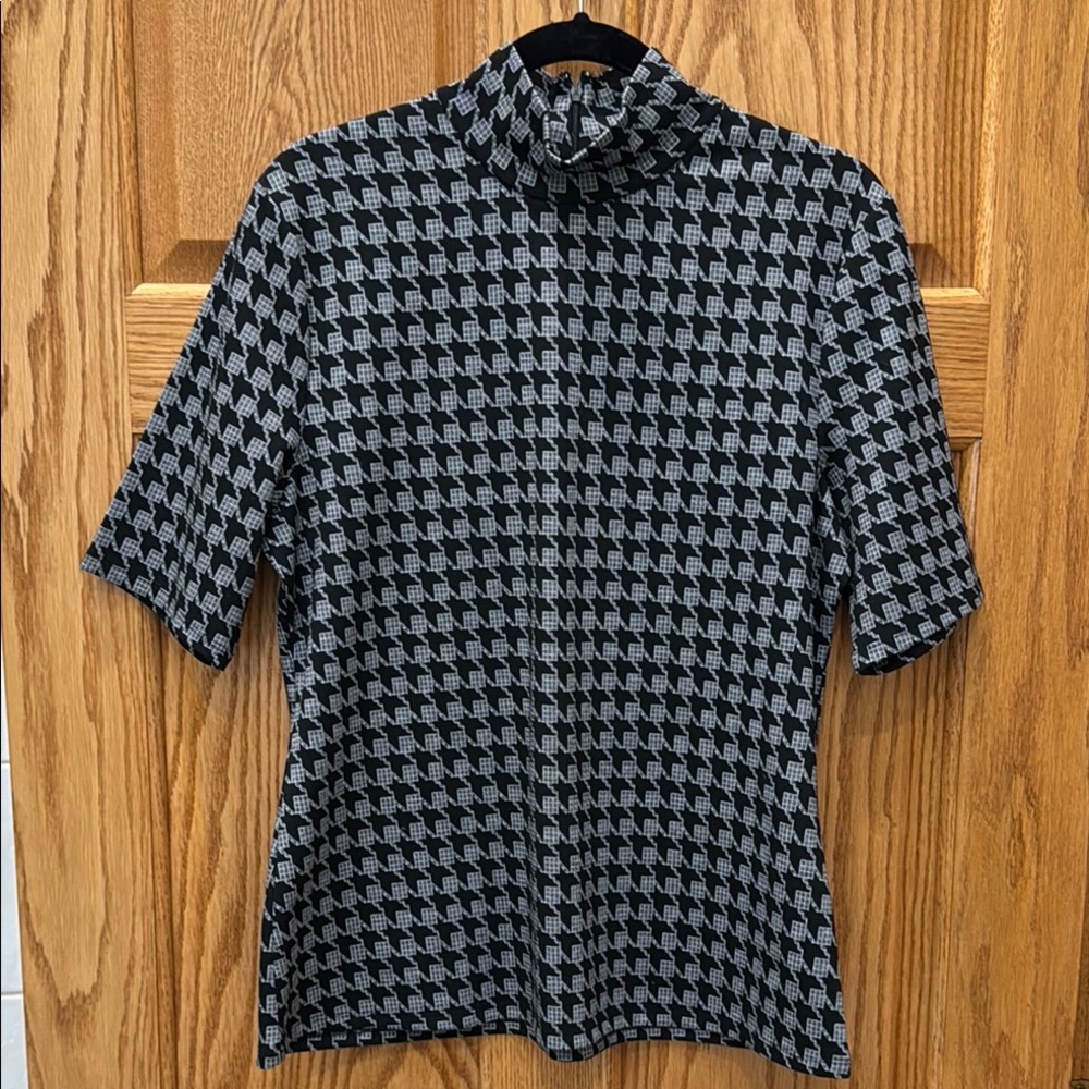 7th Avenue New York and Company black and gray houndstooth top.